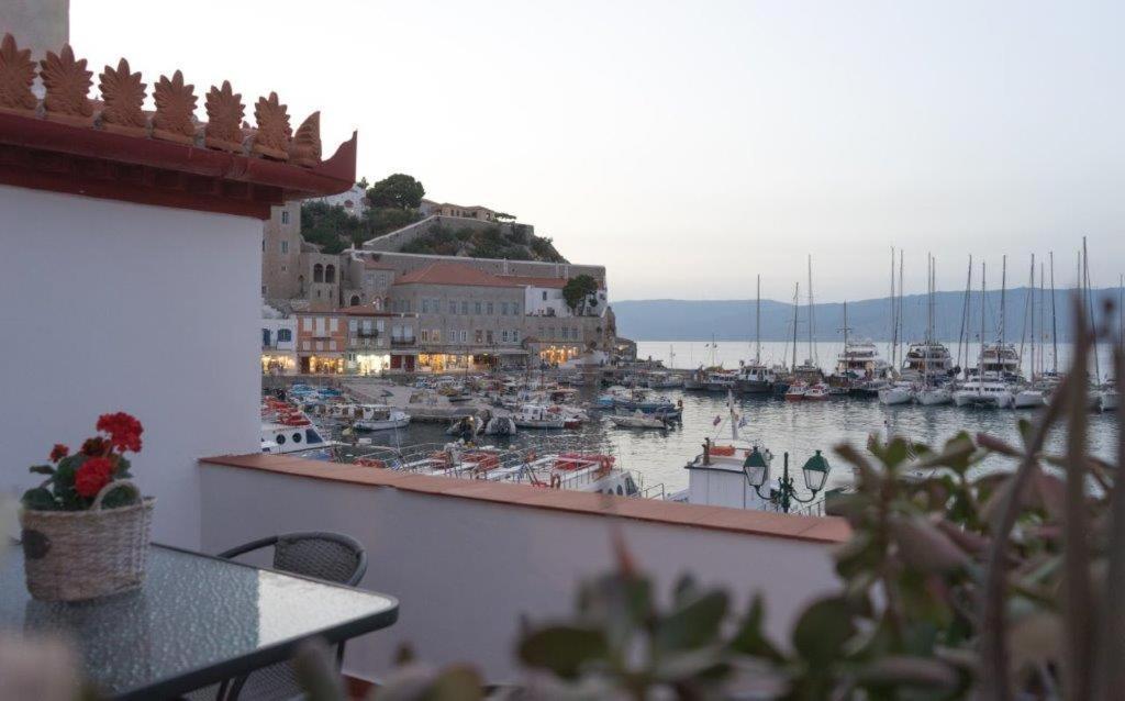 In Hydra Διαμέρισμα Εξωτερικό φωτογραφία